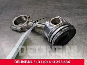 Gebruikte Drijfstang Volkswagen Transporter T5 2.5 TDi Prijs € 96,80 Inclusief btw aangeboden door van Deijne Onderdelen Uden B.V.