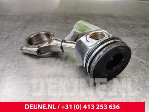 Gebruikte Drijfstang Volkswagen Transporter T5 2.5 TDi Prijs € 96,80 Inclusief btw aangeboden door van Deijne Onderdelen Uden B.V.