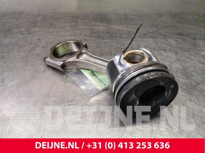 Gebruikte Drijfstang Volkswagen Transporter T5 2.5 TDi Prijs € 96,80 Inclusief btw aangeboden door van Deijne Onderdelen Uden B.V.
