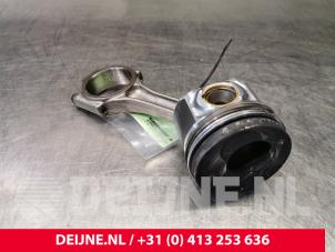 Gebruikte Drijfstang Volkswagen Transporter T5 2.5 TDi Prijs € 96,80 Inclusief btw aangeboden door van Deijne Onderdelen Uden B.V.