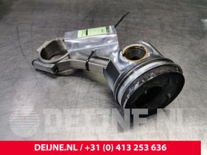 Gebruikte Drijfstang Volkswagen Transporter T5 2.5 TDi Prijs € 96,80 Inclusief btw aangeboden door van Deijne Onderdelen Uden B.V.