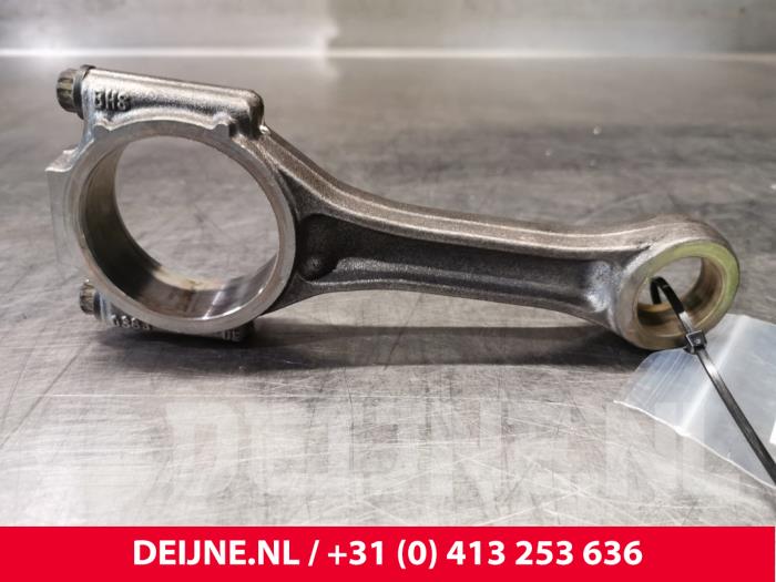 Gebruikte Drijfstang Volkswagen Multivan T5 (7E/7HC/7HF/7HM) 2.5 Tdi Prijs € 72,60 Inclusief btw aangeboden door van Deijne Onderdelen Uden B.V.