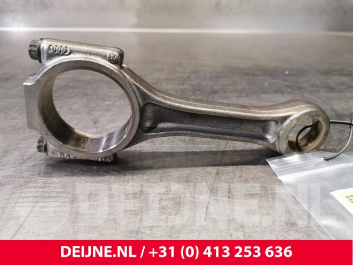 Gebruikte Drijfstang Volkswagen Multivan T5 (7E/7HC/7HF/7HM) 2.5 Tdi Prijs € 72,60 Inclusief btw aangeboden door van Deijne Onderdelen Uden B.V.