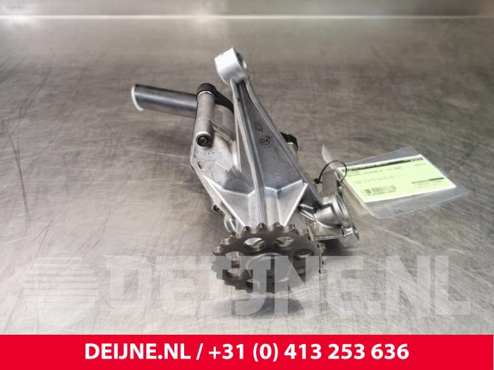 Gebruikte Oliepomp Mercedes Sprinter Prijs € 60,50 Inclusief btw aangeboden door van Deijne Onderdelen Uden B.V.