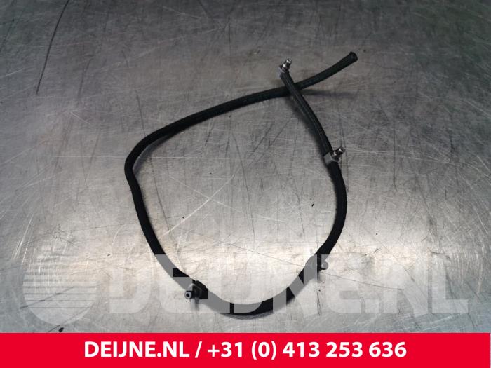 Mercedes Sprinter Brandstof retourleiding O110945