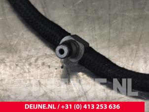 Mercedes Sprinter Brandstof retourleiding O110945 foto 2