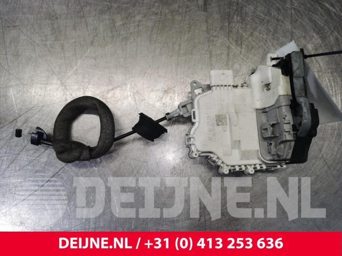 Audi A6 Türschlossmechanik 4-türig rechts vorne O111025