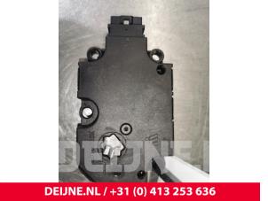 Audi A6 Kachelklep Motor O111133 foto 2