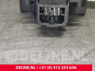 Audi A6 Heizventil Motor O111139 foto 3