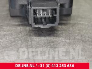 Audi A6 Kachelklep Motor O111128 foto 3