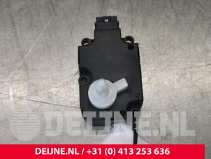 Audi A6 Heater valve motor O111125 photo 2
