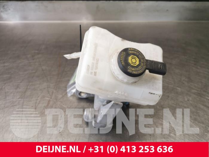 Audi A6 Hoofdremcilinder O111167