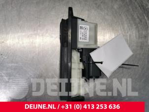 Mercedes S-Klasse Tailgate handle O111301 photo 3