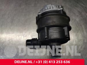 Mercedes S-Klasse Zusätzliche Wasserpumpe O111348 foto 3