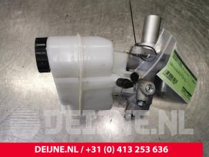 Gebruikte Hoofdremcilinder Mercedes S (222.0/222.1) 3.0 S-500 Plug-in Hybrid, S-500 e 24V Prijs € 125,00 Margeregeling aangeboden door van Deijne Onderdelen Uden B.V.