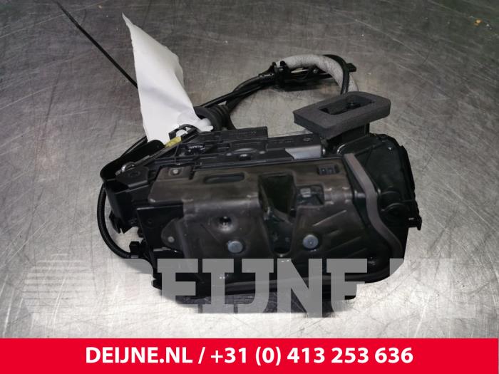 Volkswagen Crafter Door lock mechanism 2-door, right O111367