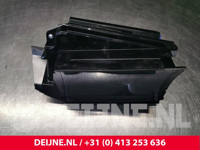 Gebruikte Head-up display Mercedes S (222.0/222.1) 3.0 S-500 Plug-in Hybrid, S-500 e 24V Prijs € 550,00 Margeregeling aangeboden door van Deijne Onderdelen Uden B.V.