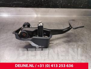 Mercedes C-Klasse Brake pedal O111527 photo 2