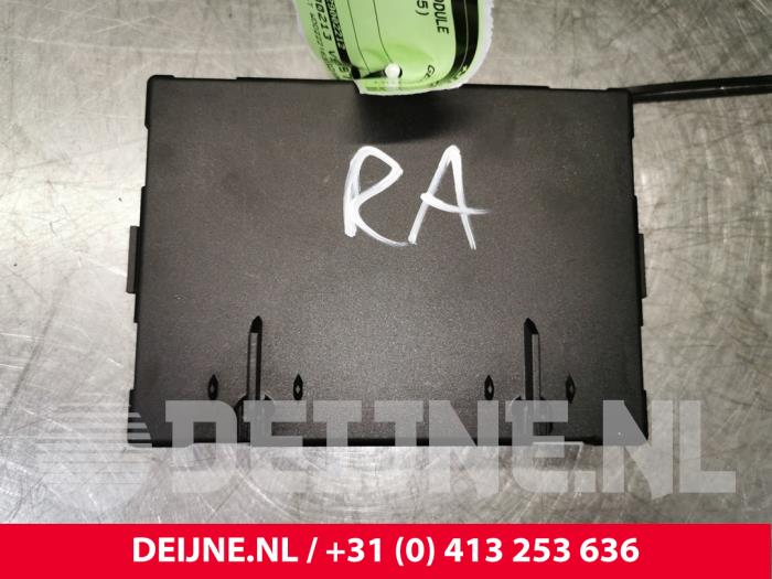 Centrale Deurvergrendelings Module van een Mercedes-Benz S (222.0/222.1) 3.0 S-500 Plug-in Hybrid, S-500 e 24V 2015