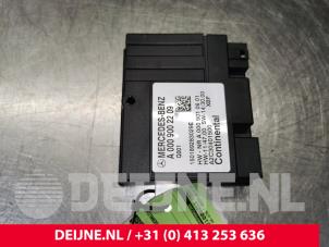 Mercedes S-Klasse Brandstofpomp module O111802 foto 3