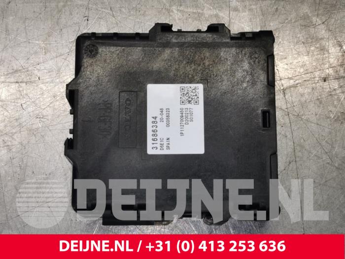 Gebruikte Computer Automatische Bak Volvo XC60 II (UZ) 2.0 B4 16V Plug-in Hybrid Prijs € 120,00 Margeregeling aangeboden door van Deijne Onderdelen Uden B.V.