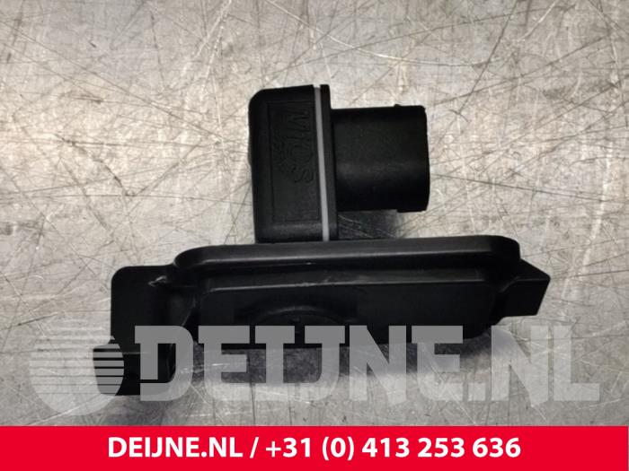 Gebruikte Sensor Temperatuur binnen Volvo XC60 II (UZ) 2.0 B4 16V Plug-in Hybrid Prijs € 40,00 Margeregeling aangeboden door van Deijne Onderdelen Uden B.V.