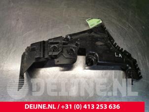 Gebruikte Bumpersteun links-achter Volvo XC60 II (UZ) 2.0 B4 16V Plug-in Hybrid Prijs € 30,00 Margeregeling aangeboden door van Deijne Onderdelen Uden B.V.