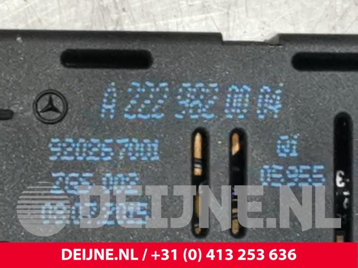 Antenne (diversen) van een Mercedes-Benz S (W222/V222/X222) 3.0 S-500 Plug-in Hybrid, S-500 e 24V 2015