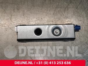 Gebruikte Antenne Versterker Mercedes S (222.0/222.1) 3.0 S-500 Plug-in Hybrid, S-500 e 24V Prijs € 20,00 Margeregeling aangeboden door van Deijne Onderdelen Uden B.V.