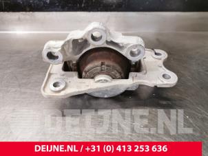 Gebruikte Motorrubber Volvo XC60 II (UZ) 2.0 B4 16V Plug-in Hybrid Prijs € 40,00 Margeregeling aangeboden door van Deijne Onderdelen Uden B.V.