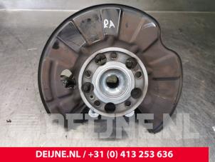 Gebruikte Fusee rechts-achter Mercedes S (222.0/222.1) 3.0 S-500 Plug-in Hybrid, S-500 e 24V Prijs € 330,00 Margeregeling aangeboden door van Deijne Onderdelen Uden B.V.