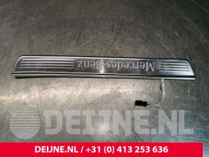 Mercedes S-Klasse Door strip O112202 photo 3