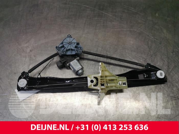 Volkswagen Amarok Rear door window mechanism 4-door, right O112241