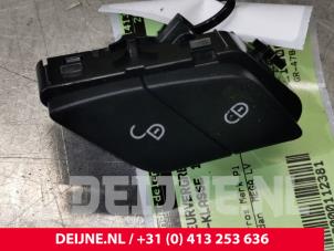 Gebruikte Centrale deurvergrendeling Schakelaar Mercedes S (W222/V222/X222) 3.0 S-500 Plug-in Hybrid, S-500 e 24V Prijs € 17,50 Margeregeling aangeboden door van Deijne Onderdelen Uden B.V.