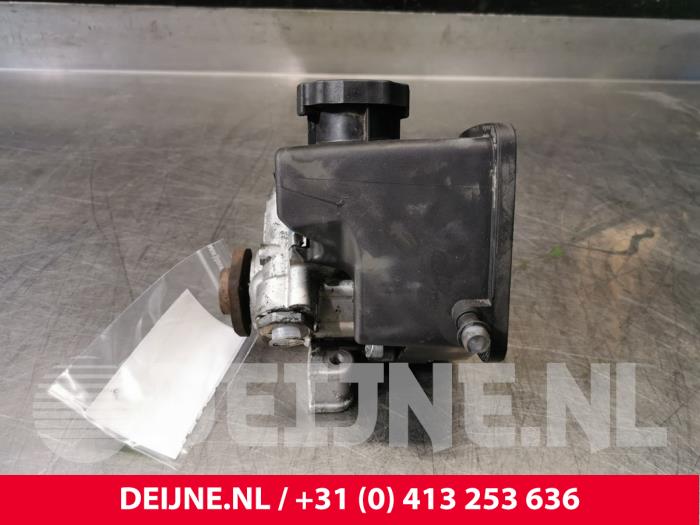Stuurbekrachtiging Pomp van een Mercedes-Benz Vito (639.6) 2.2 115 CDI 16V 2006