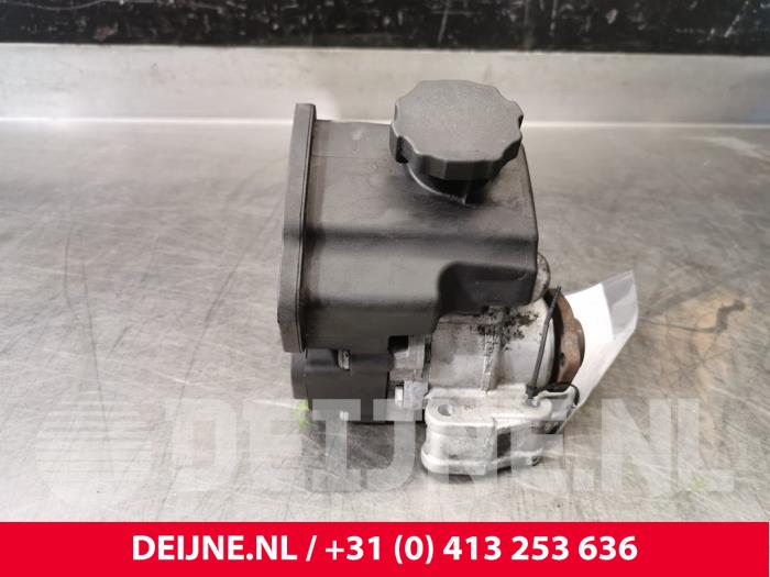 Stuurbekrachtiging Pomp van een Mercedes-Benz Vito (639.6) 2.2 115 CDI 16V 2006