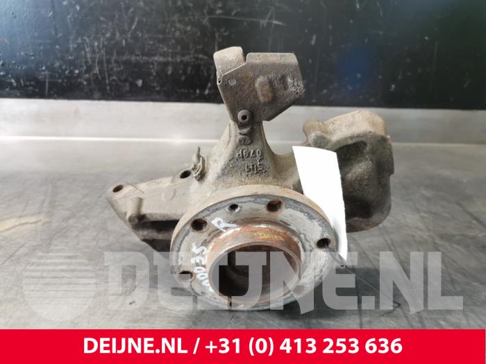 Volkswagen Crafter Fusee rechts-voor O112454