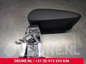 Gebruikte Armleuning Audi A3 Sportback (8VA/8VF) 2.0 TDI 16V Quattro Prijs € 100,00 Margeregeling aangeboden door van Deijne Onderdelen Uden B.V.