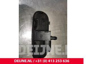 Audi A3 Front windscreen washer jet O112584 photo 2