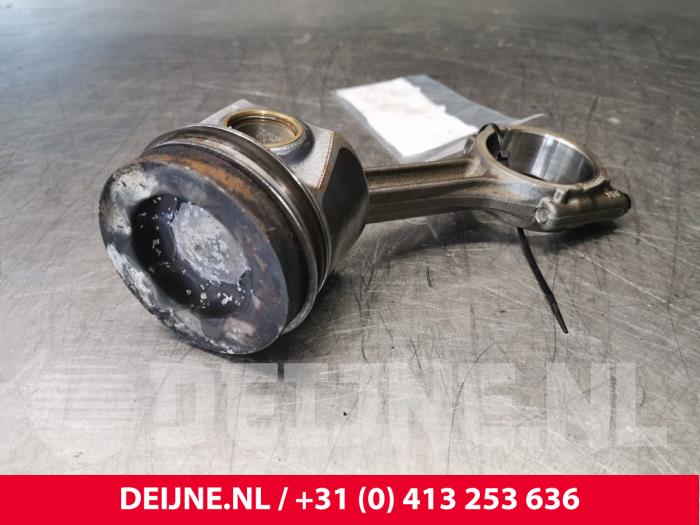 Gebruikte Zuiger Audi A3 Sportback (8VA/8VF) 2.0 TDI 16V Quattro Prijs € 100,00 Margeregeling aangeboden door van Deijne Onderdelen Uden B.V.