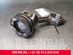 Gebruikte Zuiger Audi A3 Sportback (8VA/8VF) 2.0 TDI 16V Quattro Prijs € 100,00 Margeregeling aangeboden door van Deijne Onderdelen Uden B.V.