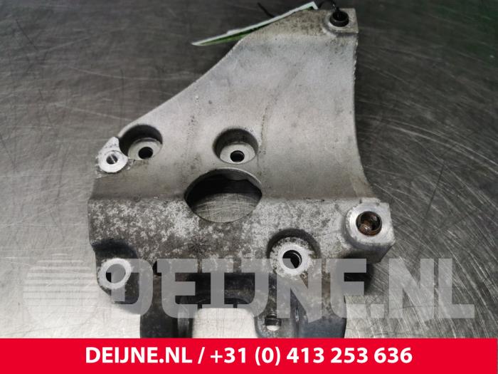Gebruikte Dynamosteun onder Ford Transit Connect (PJ2) 1.5 TDCi Prijs € 36,30 Inclusief btw aangeboden door van Deijne Onderdelen Uden B.V.