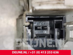 Audi A1 Door window motor O112988 photo 4