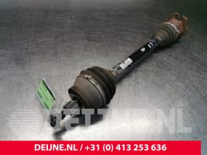 Gebruikte Aandrijfas links-voor Audi A4 Prijs € 25,00 Margeregeling aangeboden door van Deijne Onderdelen Uden B.V.