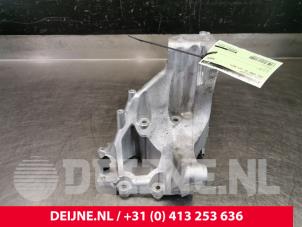 Opel Combo Diesel pump bracket O113122 photo 3