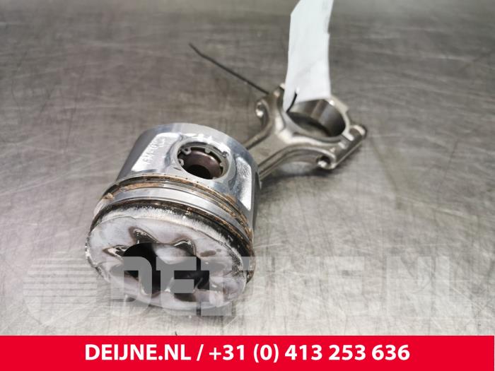 Gebruikte Zuiger Opel Combo 1.6 CDTI 16V Prijs € 90,75 Inclusief btw aangeboden door van Deijne Onderdelen Uden B.V.
