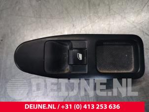 Gebruikte Schakelaar Elektrisch Raam Citroen Jumpy Prijs € 12,10 Inclusief btw aangeboden door van Deijne Onderdelen Uden B.V.