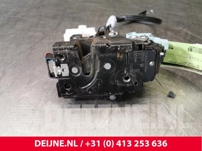 Volkswagen Caddy Deurslot Mechaniek 2Deurs rechts O113638