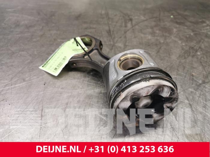 Mercedes Sprinter Zuiger O113747
