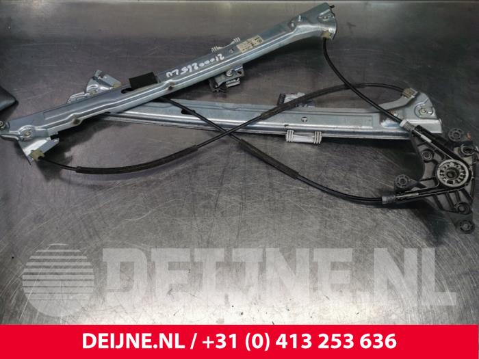 Mercedes Vito Fenstermechanik 2-türig links vorne O113795